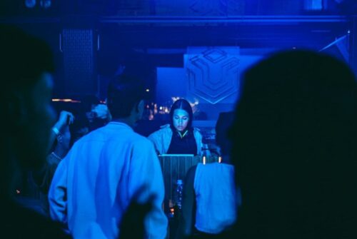 El productor invisible: construir música electrónica desde la soledad