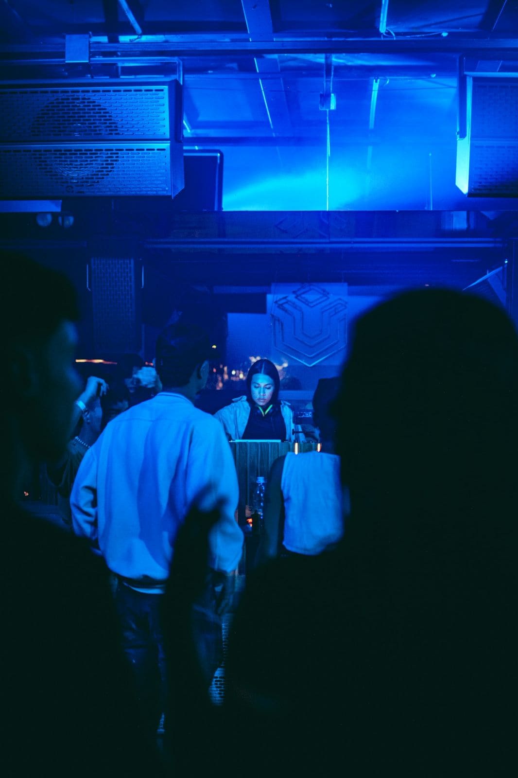 El productor invisible: construir música electrónica desde la soledad